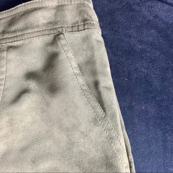 Banana Republic Dark Green Vegan Suede Skirt~ 2 - Picture 5 of 5